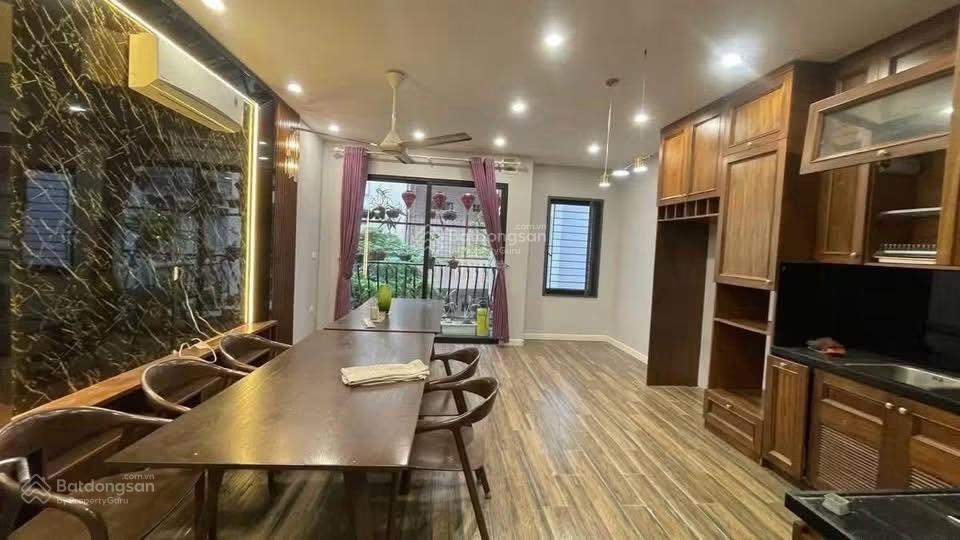 Nhà đẹp ở ngay pháo đài láng  đống đa 60m²  lô góc  sát phố  oto tránh  mặt tiền rộng 17,x tỷ