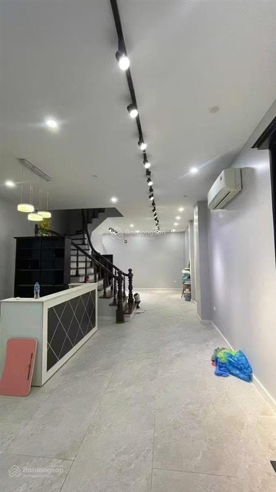 Nhà đẹp ở ngay pháo đài láng  đống đa 60m²  lô góc  sát phố  oto tránh  mặt tiền rộng 17,x tỷ