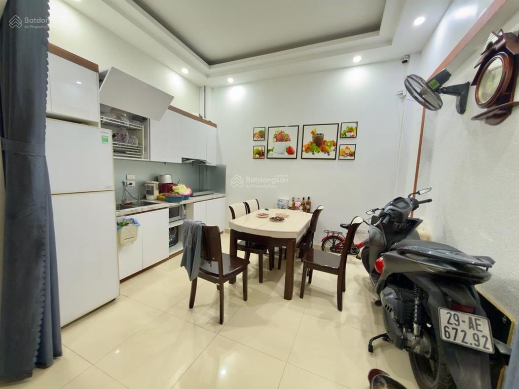 Trần duy hưng  cầu giấy 40m2 x 6 tầng. 50m ra phố, ngõ nông rộng 3m, vừa ở vừa cho thuê. 13.4 tỷ