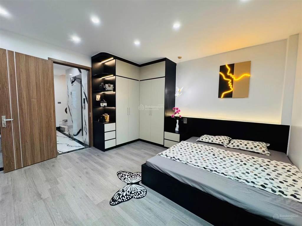 Bán nhà tân mai vừa ở vừa cho thuê  40m2  thang máy  ngõ thông 10m ra oto, gần phố. 14,6 tỷ