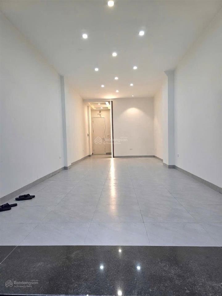 Sát phố ô chợ dừa, trung tâm đống đa, 60,1m2 x 5 tầng, thang máy, nhà mặt phố vừa ở vừa kinh doanh.