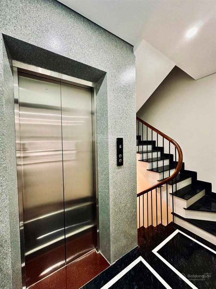 Thạch bàn 38,5m2  6 tầng thang máy  gara ô tô  nhà xây mới 2 thoáng  12,3 tỷ