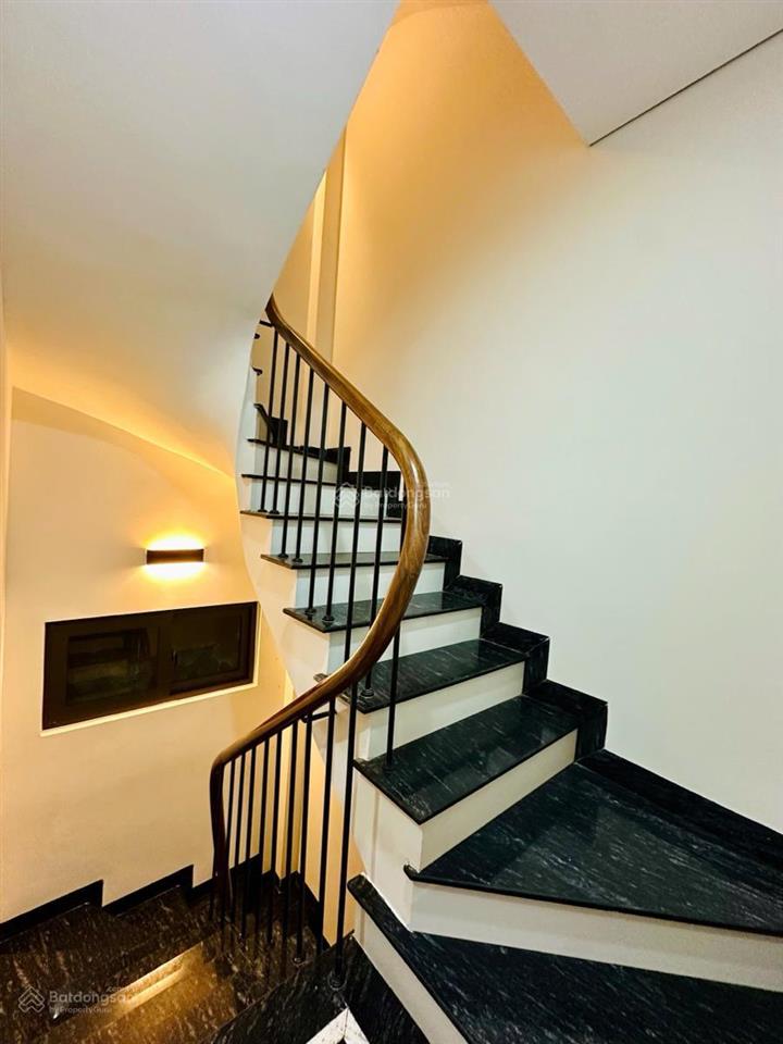 Thạch bàn 38,5m2  6 tầng thang máy  gara ô tô  nhà xây mới 2 thoáng  12,3 tỷ