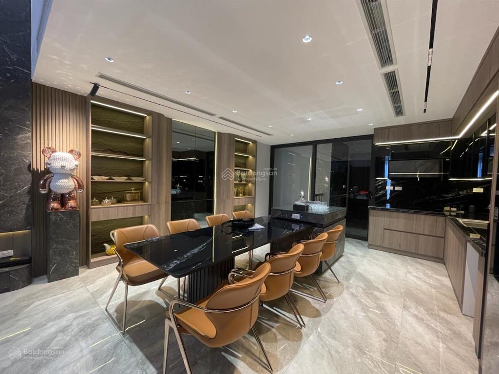 29 tỷ bồ đề  83m2  mt 5,5m  gara 4 ô tô  8 tầng thang máy  gần hồ  cầu trần hưng đạo