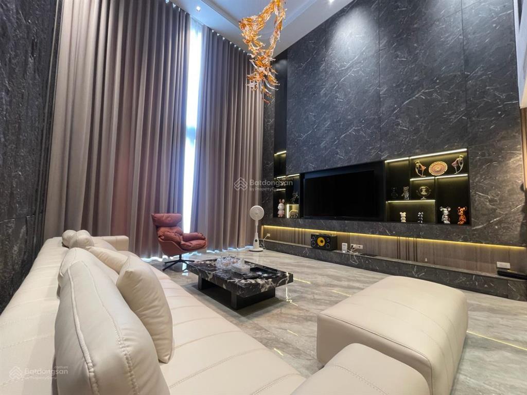 29 tỷ bồ đề  83m2  mt 5,5m  gara 4 ô tô  8 tầng thang máy  gần hồ  cầu trần hưng đạo