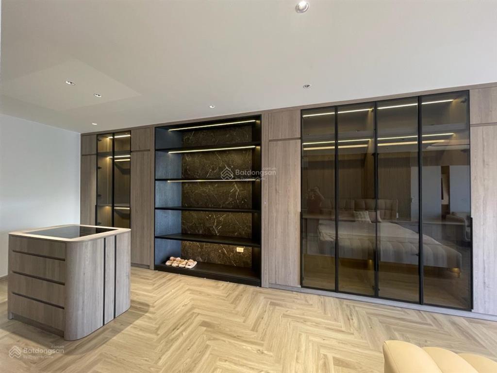 29 tỷ bồ đề  83m2  mt 5,5m  gara 4 ô tô  8 tầng thang máy  gần hồ  cầu trần hưng đạo