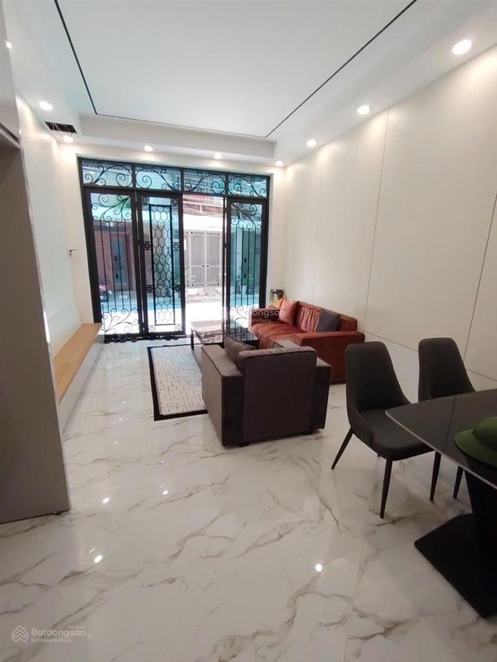 Bán nhà ngọc lâm đẹp long lanh 30m2, ô tô tránh, vỉa hè. chỉ việc xách vali về ở và kinh doanh ngay