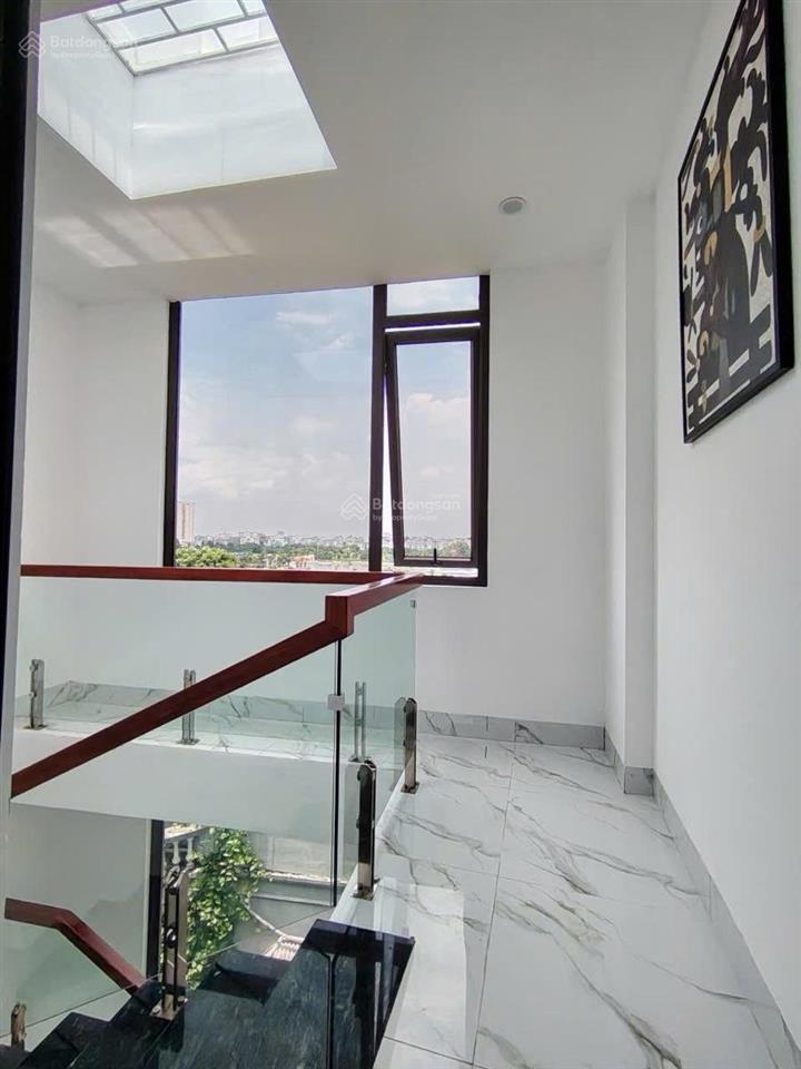 Bán nhà ngọc lâm đẹp long lanh 30m2, ô tô tránh, vỉa hè. chỉ việc xách vali về ở và kinh doanh ngay