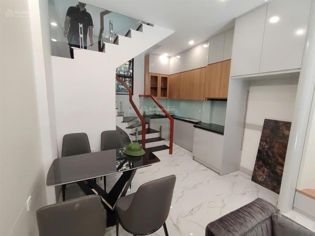 Bán nhà ngọc lâm đẹp long lanh 30m2, ô tô tránh, vỉa hè. chỉ việc xách vali về ở và kinh doanh ngay
