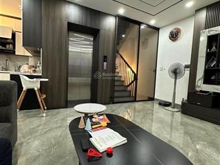 Nhà nguyễn văn cừ 40m2  7 tầng thang máy  gara ô tô  lô góc thoáng sáng  dân trí cao.