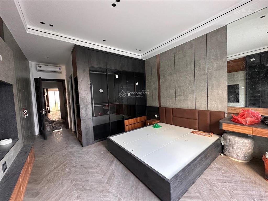 Bồ đề  hoàng như tiếp  6 tầng thang máy  8 phòng khép kín  vừa ở vừa cho thuê.
