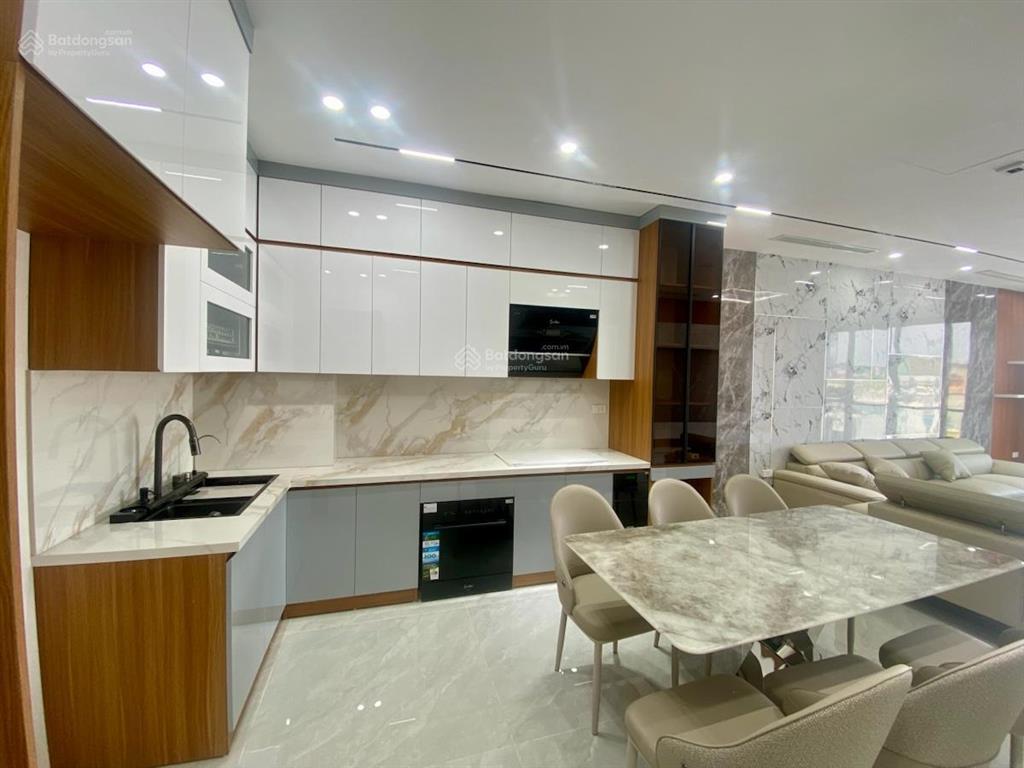 Long biên  59m2 ô tô vào nhà  4pn master  7 tầng thang máy full nội thất  cạnh aoen mall.