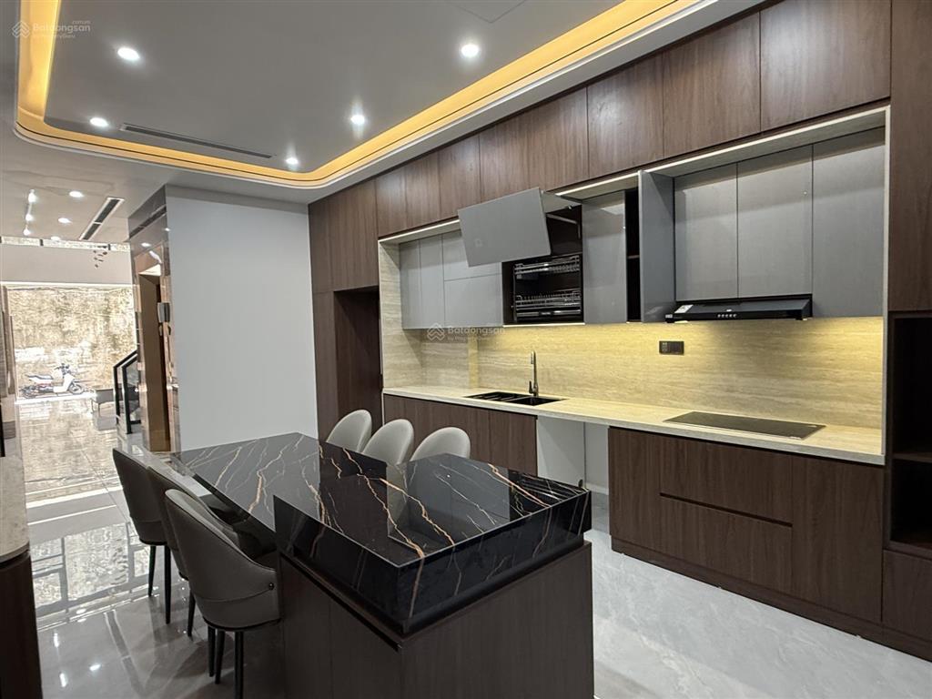 Bồ đề 87m2  nhà mới 6 tầng thang máy gần nguyễn văn cừ, 20.8 tỷ