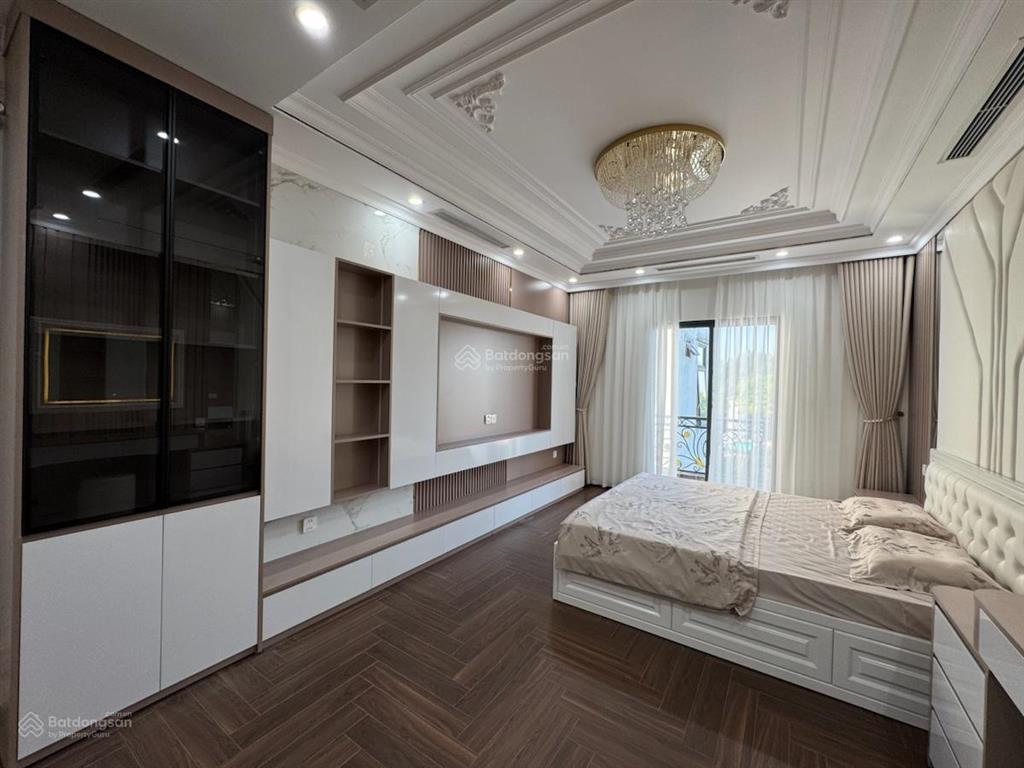 Mặt phố hồng tiến bồ đề 50m2  7 tầng thang máy  gara ô tô  kinh doanh  26,5 tỷ