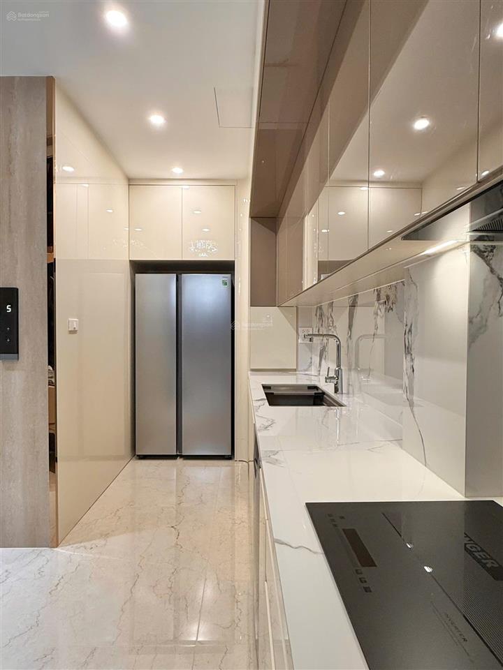 Nguyễn văn cừ 51m2  mt 6m  đường 7m  gara 2 ô tô  8 tầng thang máy nhà mới. giá 28.8 tỷ