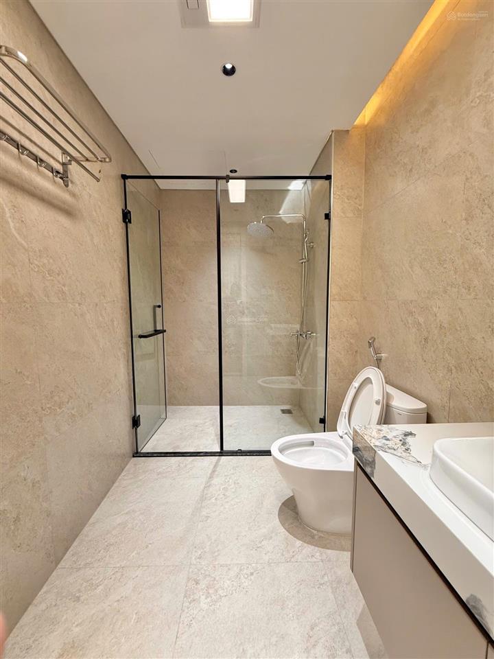 Nguyễn văn cừ 51m2  mt 6m  đường 7m  gara 2 ô tô  8 tầng thang máy nhà mới. giá 28.8 tỷ