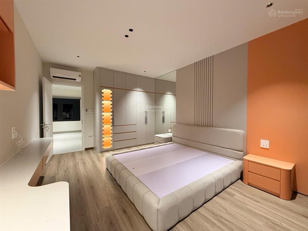 Nguyễn sơn, bồ đề 86m2  mt 7.65m  7 tầng thang máy  gara 2 ô tô  khu cán bộ hàng không  26 tỷ