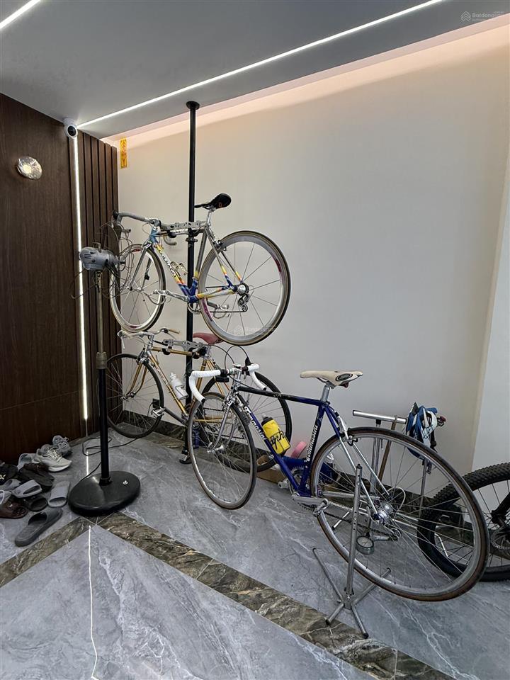 Ngọc thụy ô tô vào nhà  58m2  7 tầng thang máy  cách mặt phố nguyễn thế rục 10m.