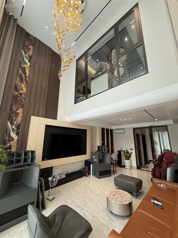 Ngọc thụy ô tô vào nhà  58m2  7 tầng thang máy  cách mặt phố nguyễn thế rục 10m.