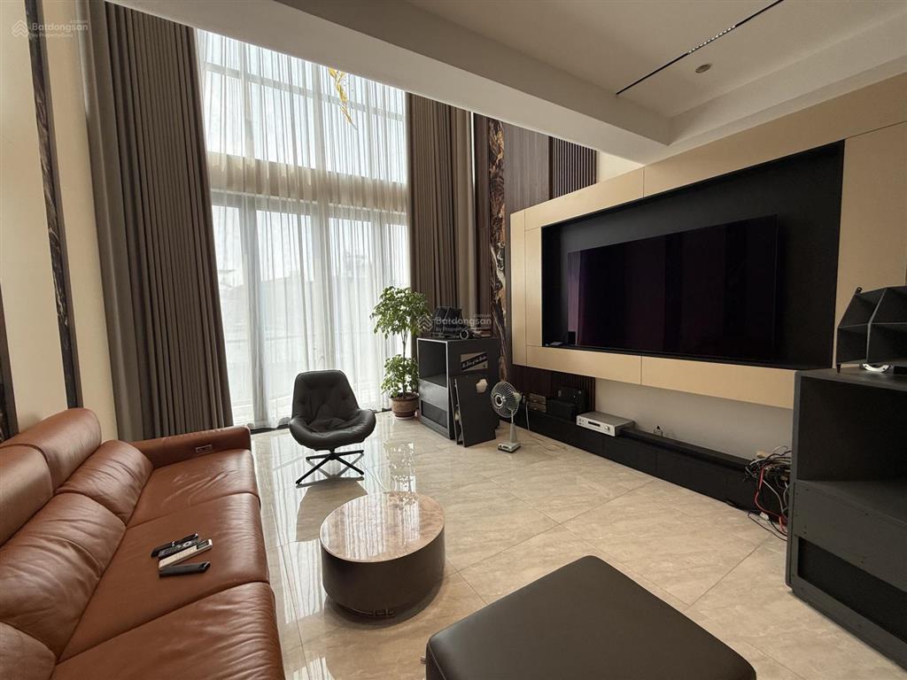 Ngọc thụy ô tô vào nhà  58m2  7 tầng thang máy  cách mặt phố nguyễn thế rục 10m.