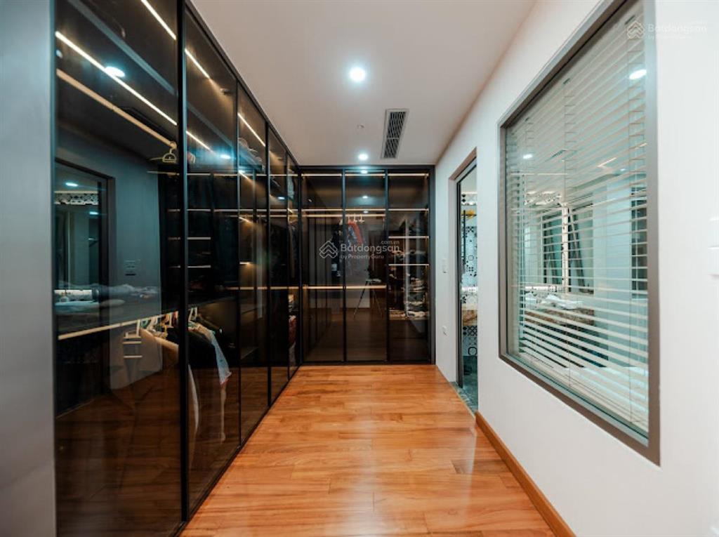 Bồ đề 100m2  view hồ  mt 6m  7 tầng thang máy  cách mặt phố ô tô tránh 15m.