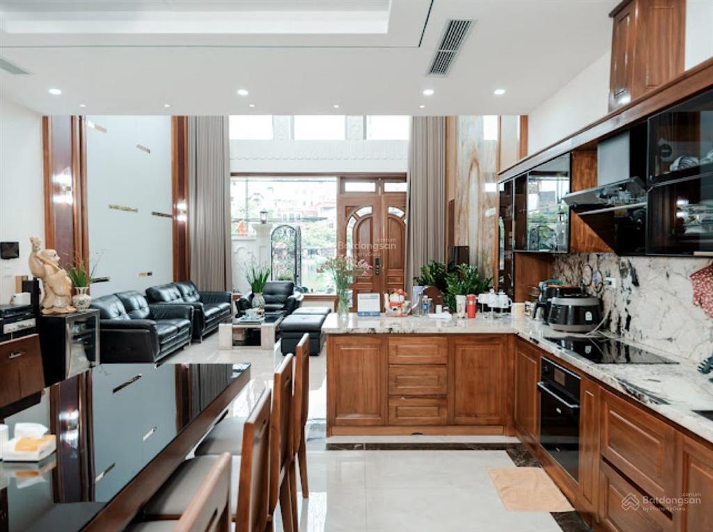 Bồ đề 100m2  view hồ  mt 6m  7 tầng thang máy  cách mặt phố ô tô tránh 15m.