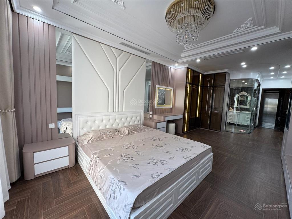 Mặt phố hồng tiến gara ô tô  kinh doanh 50m2  7 tầng thang máy  26,5 tỷ
