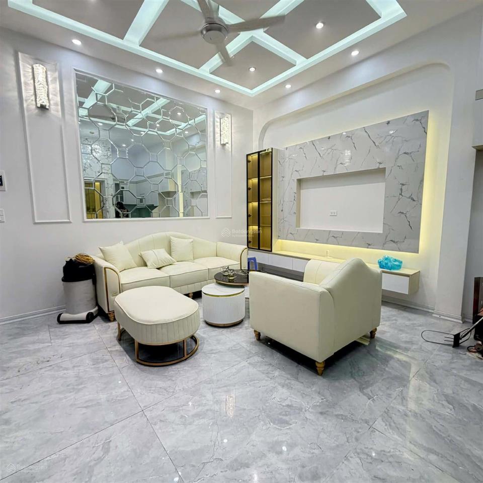 Đống đanhà mới 6 tầng thang máy 4 pn đủ công năng chỉ 10m ra ô tô