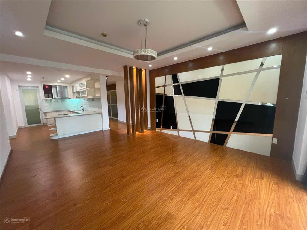 Bán chung cư cao cấp hùng vương plaza, quận 5  130m2, 3pn 3wc, view hồng bàng