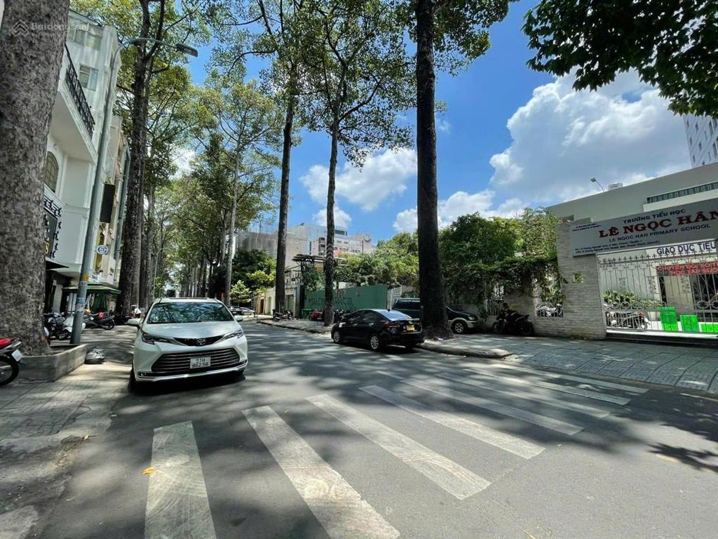 Bán nhà mt nam kỳ khởi nghĩa,p. bến nghé, quận 1 dt 15x37m  ctxd hầm + 10 tầng giá 350 tỷ tl