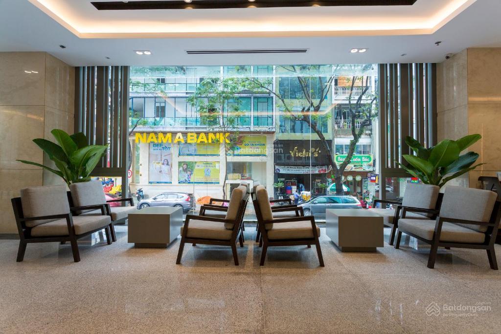 Bán khách sạn hầm + 5 tầng mt đường nguyễn gia trí dt 8x23m giá 48 tỷ tl  hđt 200 tr/tháng