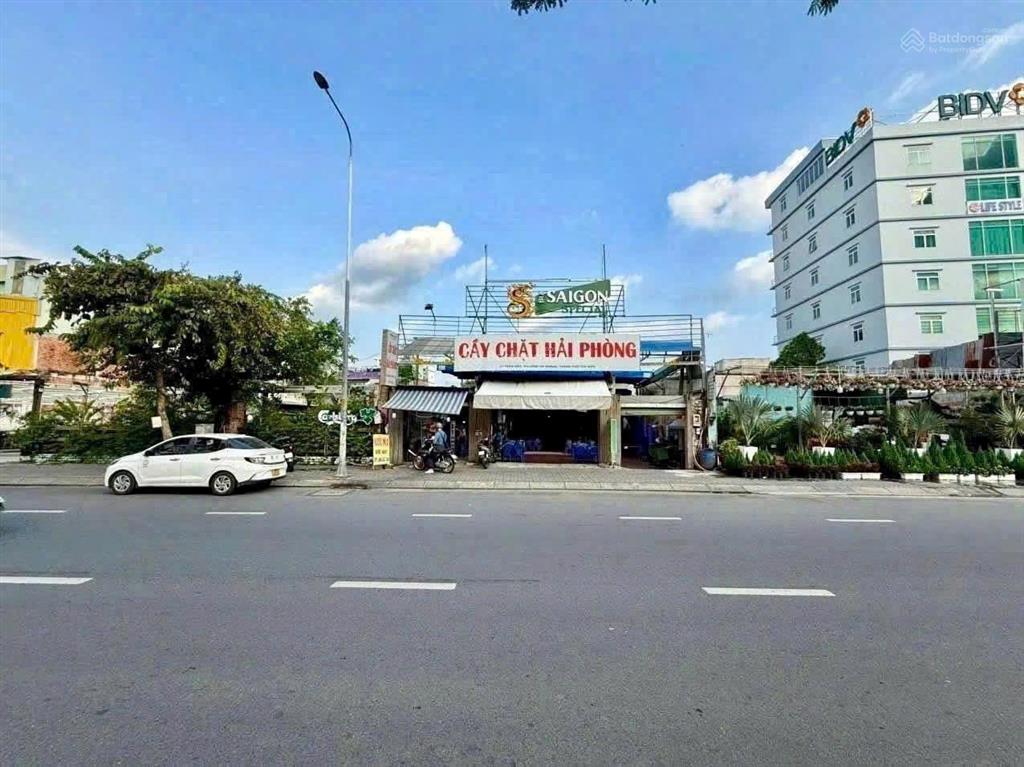 Bán nhà 3 tầng ngay mt trần não quận 2 dt 20x25m dtcn 438m2 giá 180tr/m2.  0901 488 ***