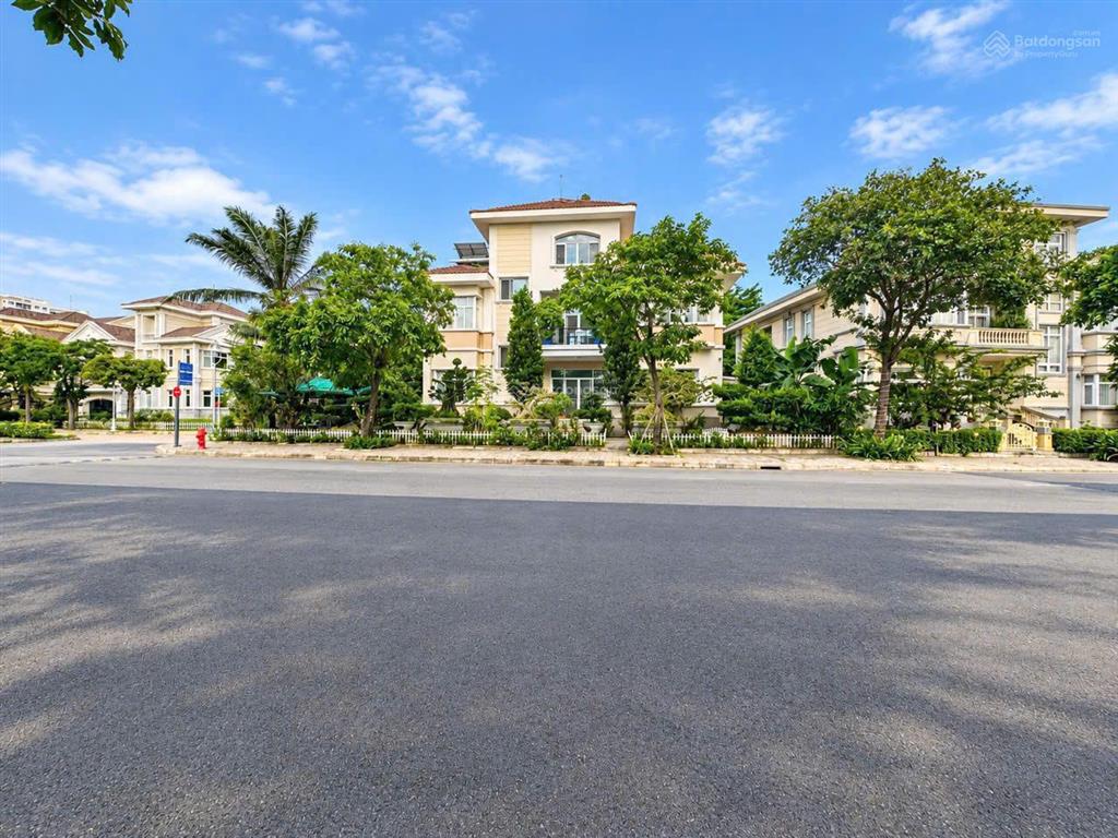 Bán biệt thự chateau căn góc 3 mặt tiền, không gian cực thoáng, view sông lớn giá đầu tư siêu tốt