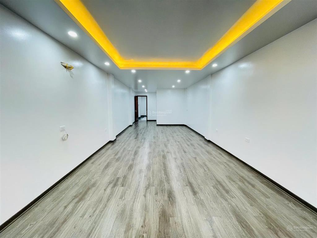 Cho thuê sàn văn phòng toà nhà mới xây tại nguyễn đức cảnh