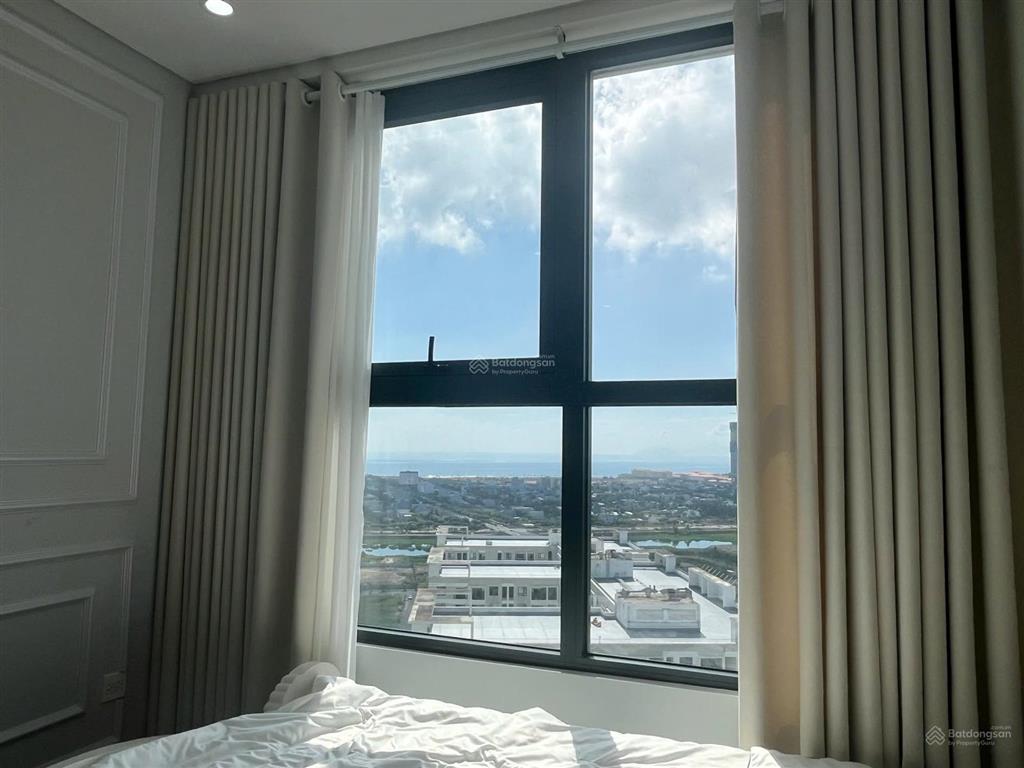 Bán căn hộ fpt 2pn tầng cao view biển full nội thất xịn sò.