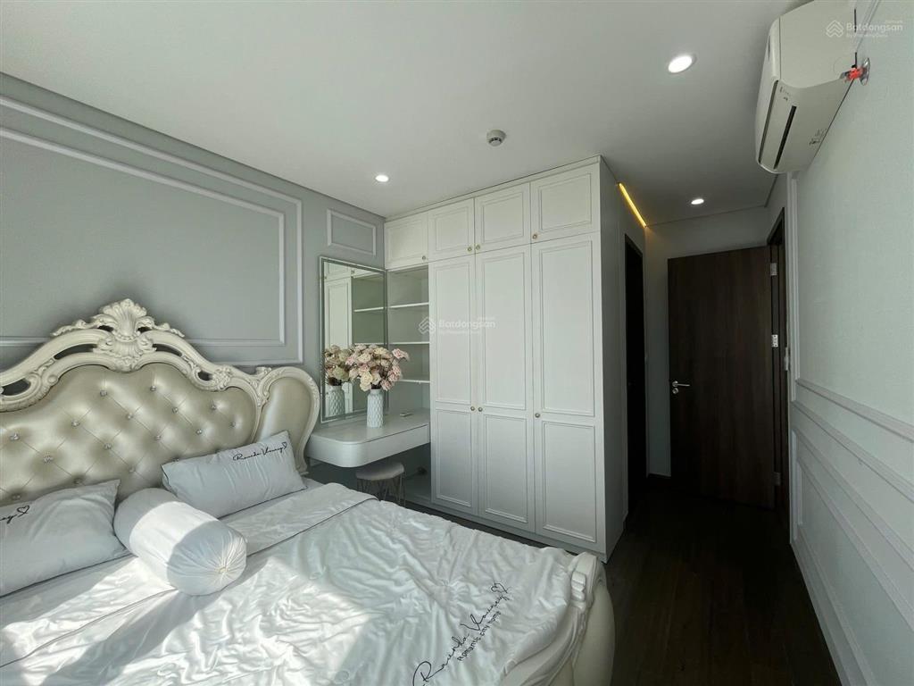 Bán căn hộ fpt 2pn tầng cao view biển full nội thất xịn sò.