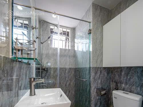 Giá tốt!! bán căn 2pn căn hộ fpt tầng cao full nội thất đẹp.