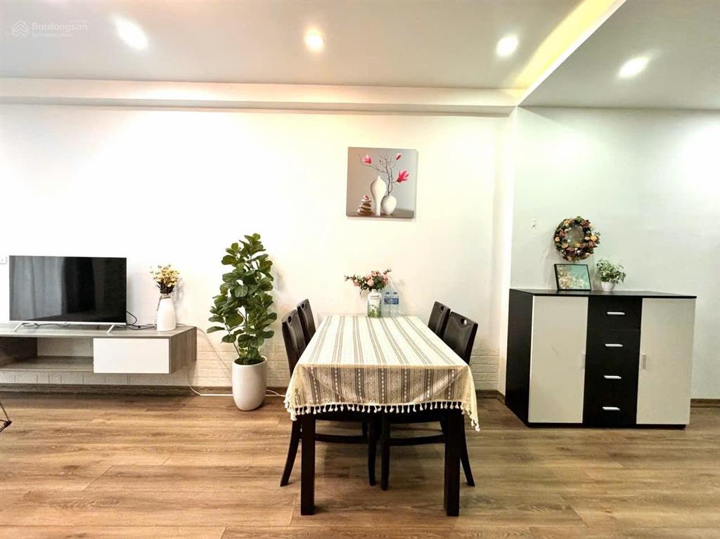 Bán căn 2pn view biển mỹ khê, full nội thất, sát ngay biển.