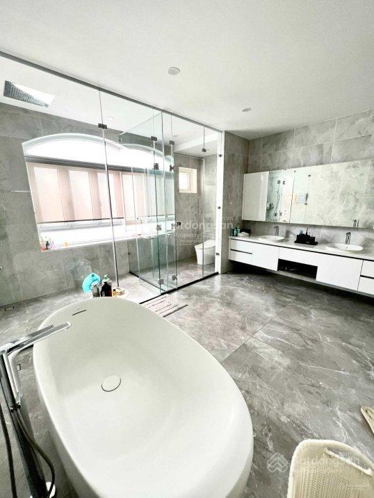 Gấp  bán rẻ biệt thự đơn lập dt khủng, full nt cao cấp, có hồ bơi, thang máy, view công viên sông