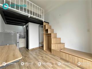 Phòng bancol đầy đủ nội thất  thuận tiện di chuyển qua khu trung tâm