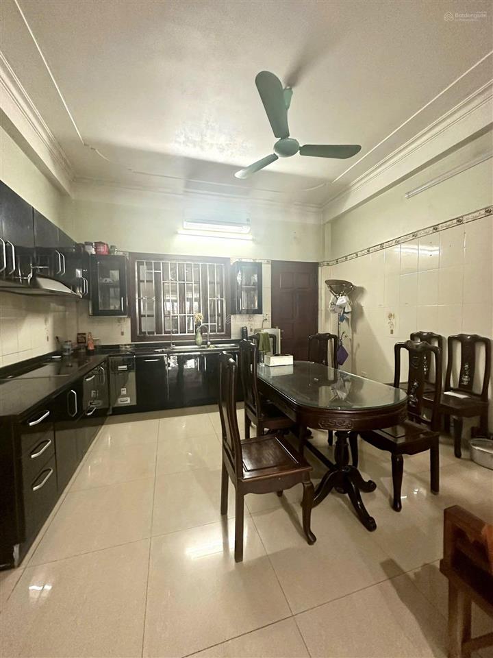 Cho thuê nhà nguyên căn giá rẻ  dt rộng  vỉa hè bát ngát mặt phố cổ linh long biên.,85m x 5t
