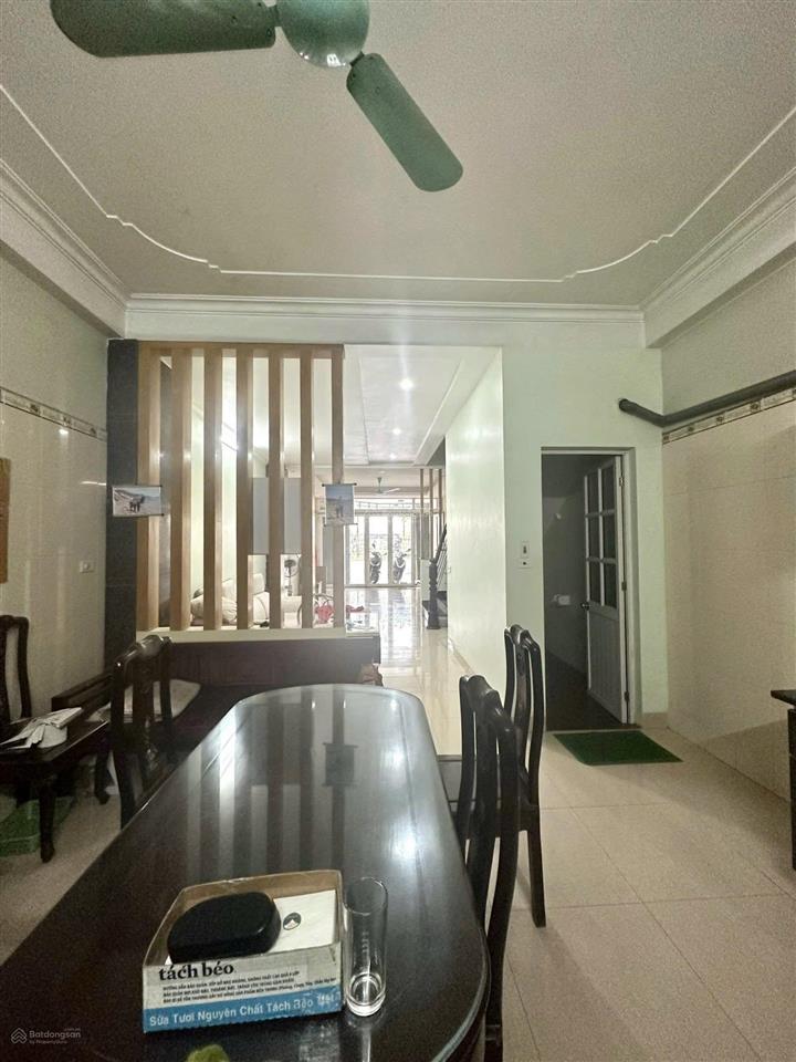 Cho thuê nhà nguyên căn giá rẻ  dt rộng  vỉa hè bát ngát mặt phố cổ linh long biên.,85m x 5t