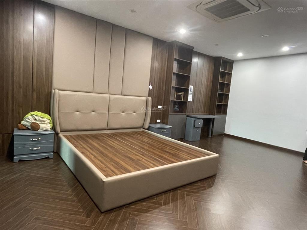 Cho thuê nhà nguyên căn mặt phố lớn nguyễn văn cừ  thang máy  full nội thất  gara ô tô  vỉa hè