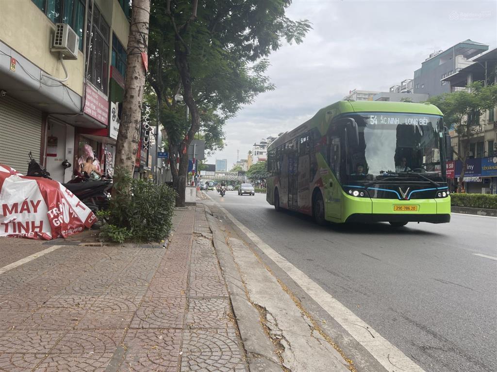 Cho thuê nhà nguyên căn mặt phố lớn nguyễn văn cừ  thang máy  full nội thất  gara ô tô  vỉa hè