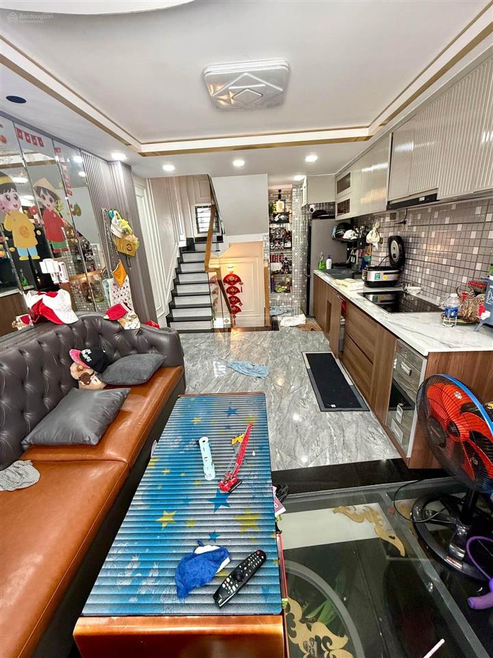 Bán nhà khánh hội quận 4  ôtô tới nhà  5 tầng  5 tỷ nhỉnh  nội thất cao cấp