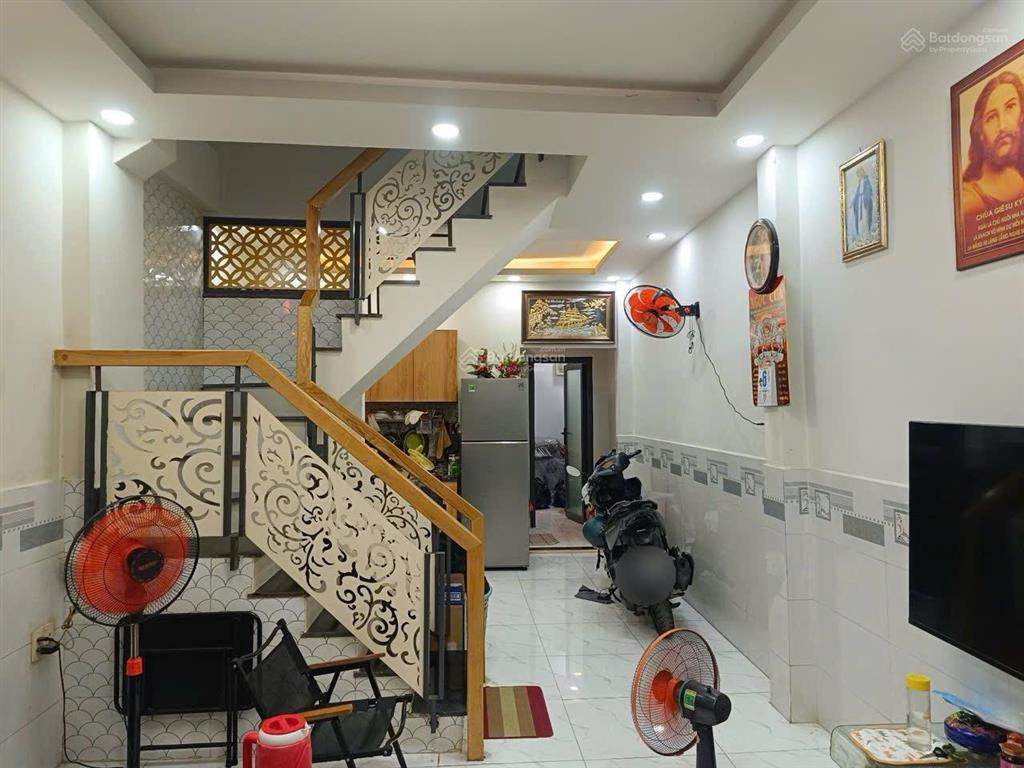 Bán nhà nguyễn khoái quận 4  42m2  4 tỷ nhỉnh  2 tầng đúc  nhà còn mới dọn vào ở ngay