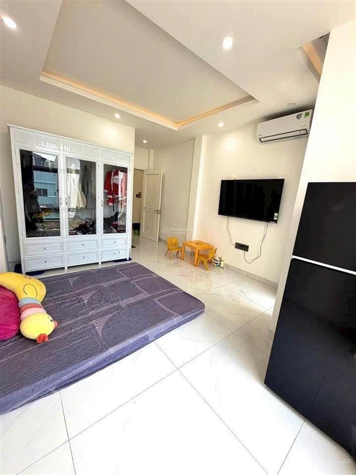 Bán nhà hoàng diệu quận 4  hẻm ôtô  4 tầng  44m2  5 tỷ nhỉnh  tặng toàn bộ nội thất
