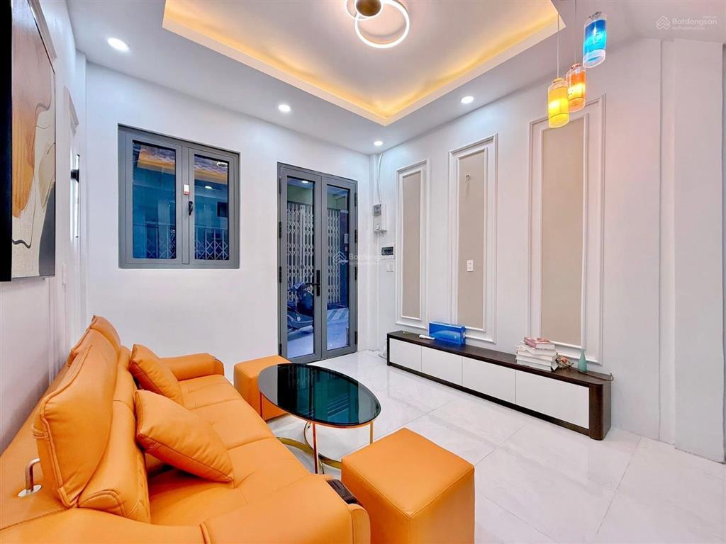 Bán nhà nguyễn khoái quận 4  27m2  2 tấm đúc  3 tỷ  nhà mới dọn vào ở ngay