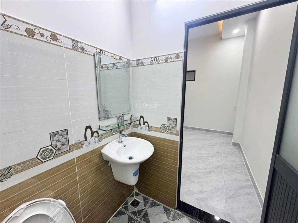 Bán nhà tôn đản quận 4  bề ngang 4m  3 tỷ  28m2  nhà mới dọn vào ở ngay