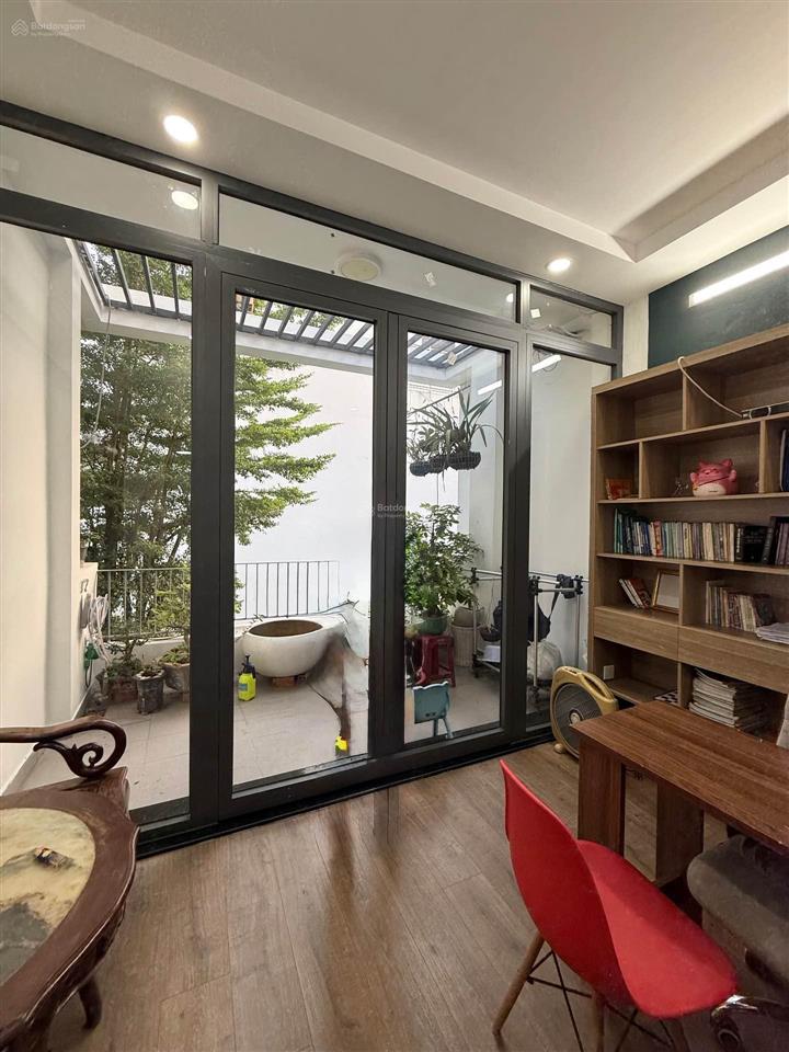 Bán nhà xóm chiếu quận 4  3 tầng  48m2  chỉ 5 tỷ  sát mặt tiền  bề ngang 4m